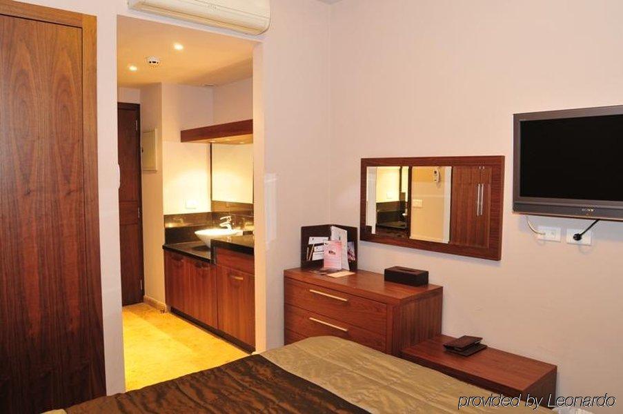 City Suite Hotel Beirut Room photo